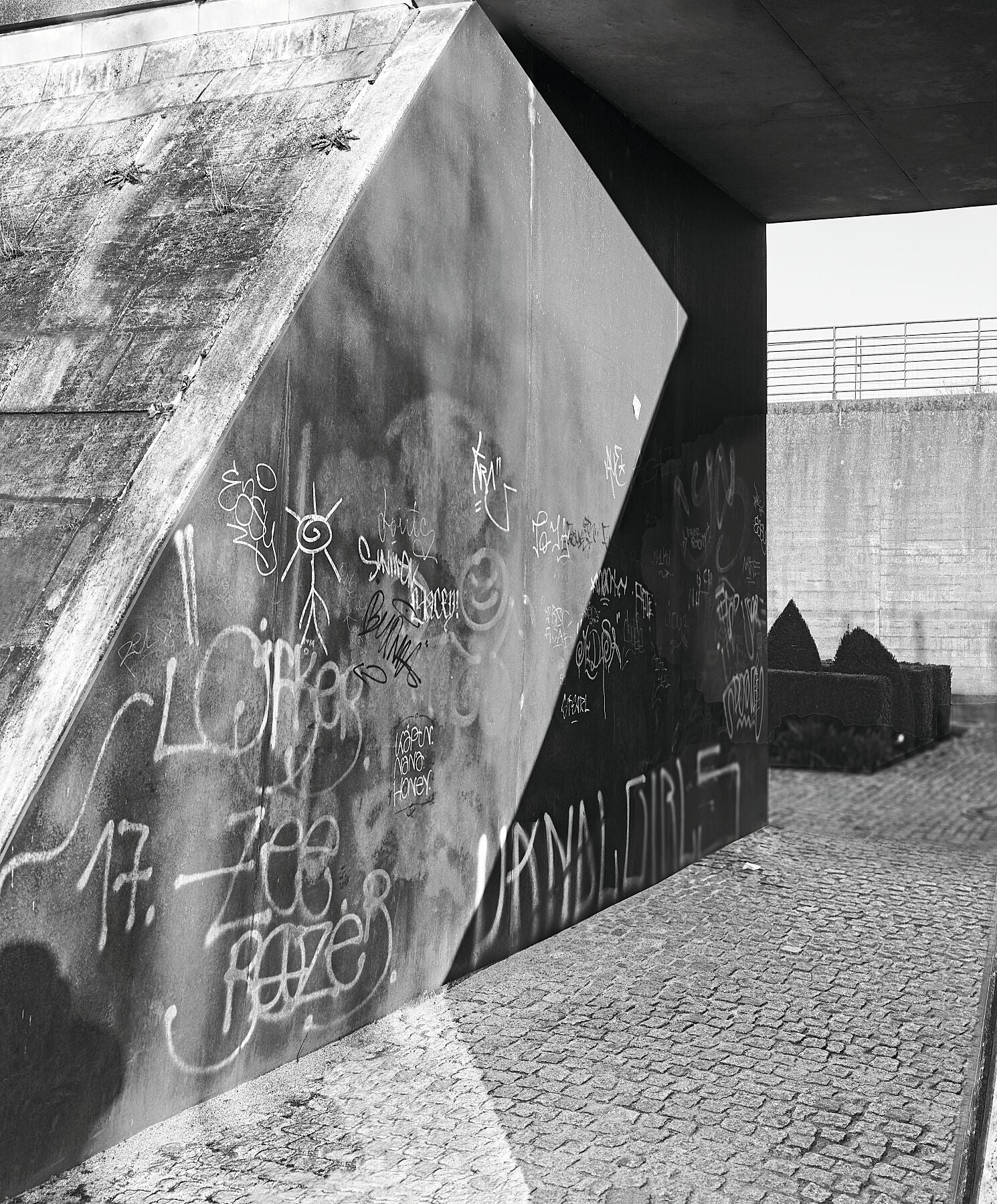 Passage along the Spree - Moltkebrücke Ludwig Erhard Ufer - bw Flex - Limited edition 1-4 - C-type Fudji Flex