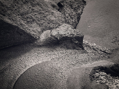 Liebe Verschmutzung – Küstenschönheit – Felsen mit Bitumen – 03 – limitierte Auflage (1–50) – C-Typ Fudji Matt