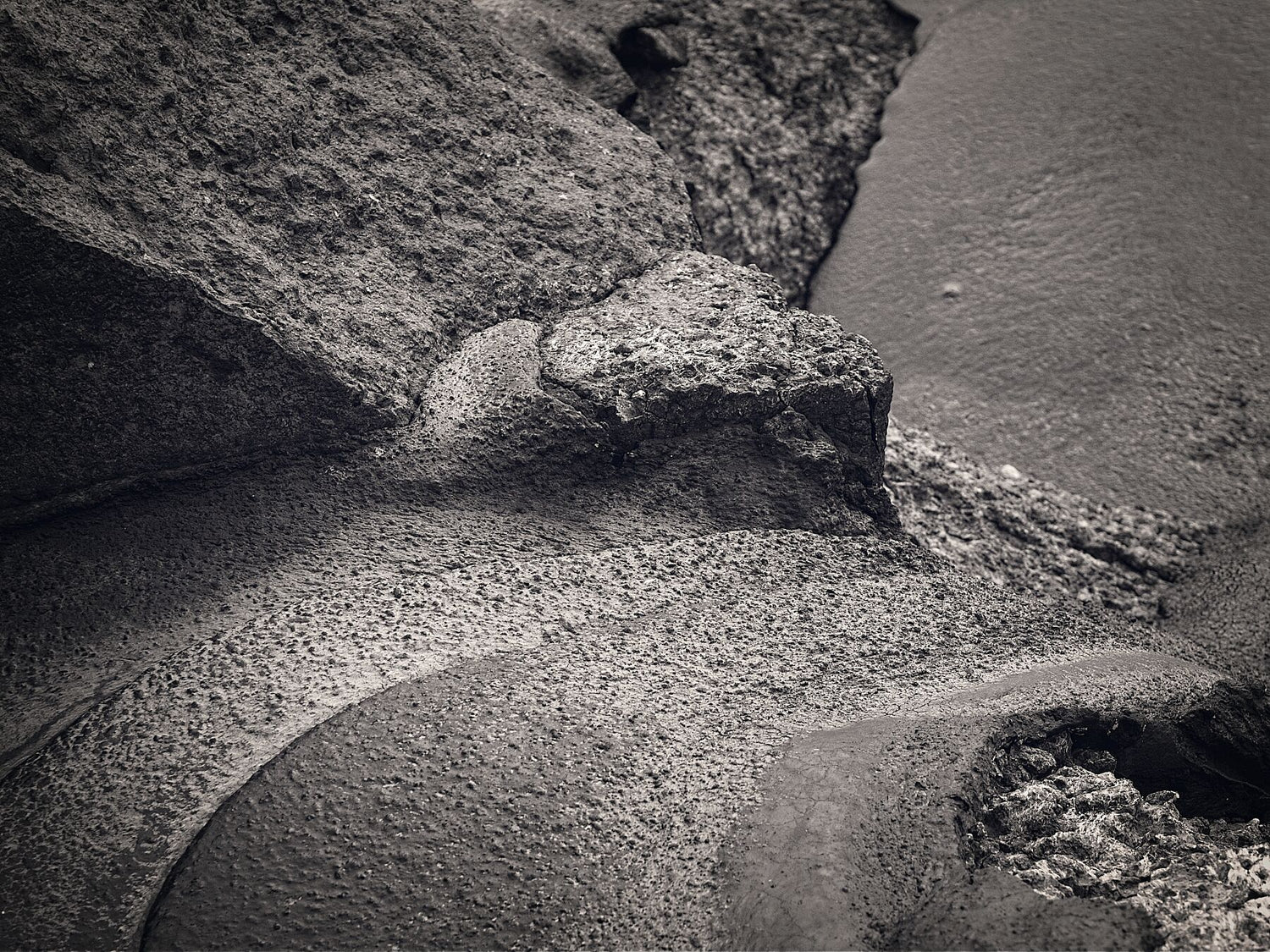 Dear pollution - coastal beauty - rocks with bitume - 03 - Limited edition (1-50) - C-type Fudji Matt