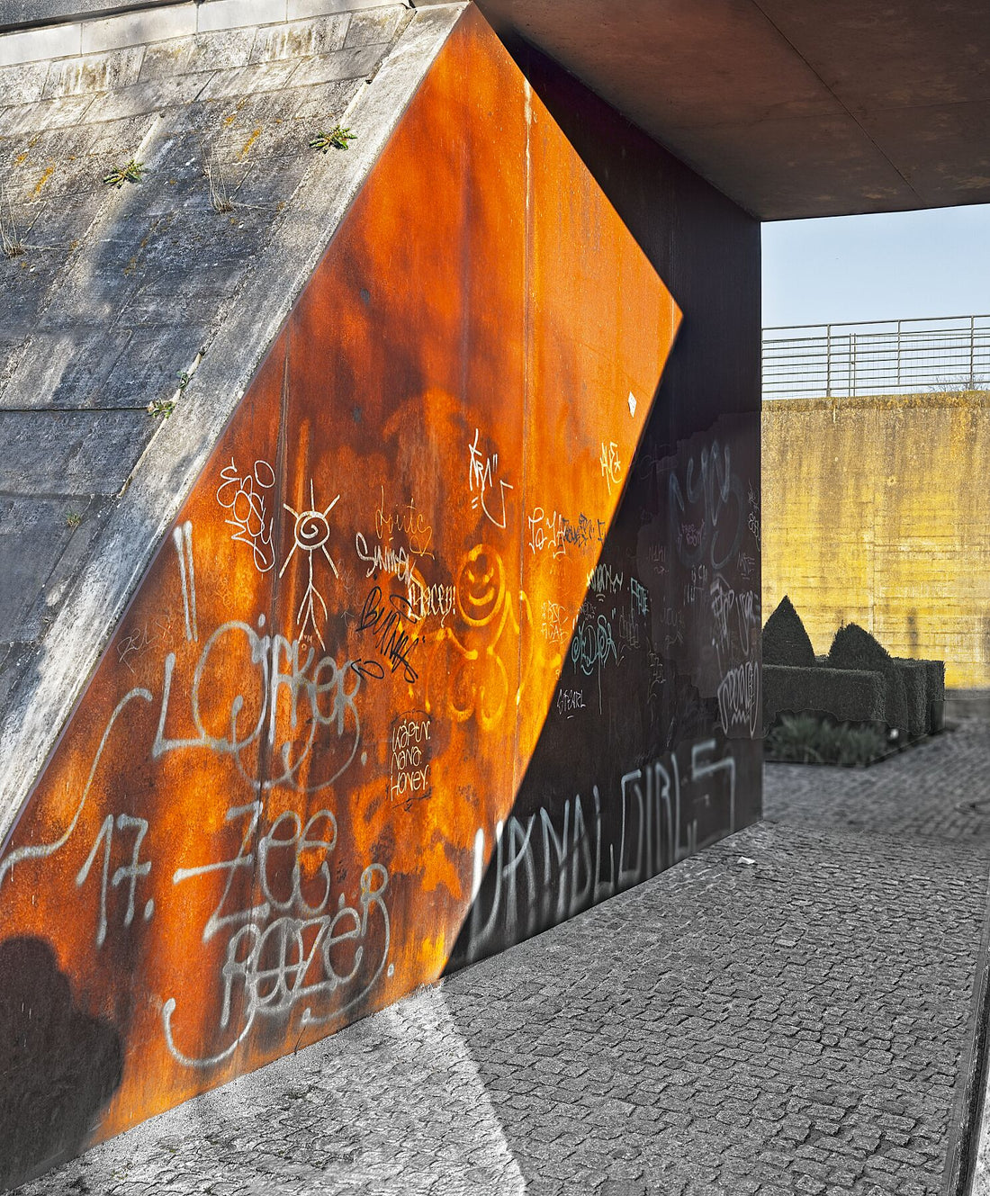 Passage entlang der Spree - Moltkebrücke Ludwig Erhard Ufer - Farbvollflex - Limitierte Auflage 1-4 - C-Typ Fudji Flex