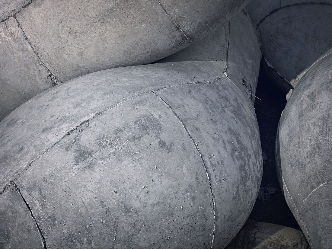 David Turecek - Bez Nazvu - 2020 - Beton - Prag - f2 - C-Typ Fudji Matt