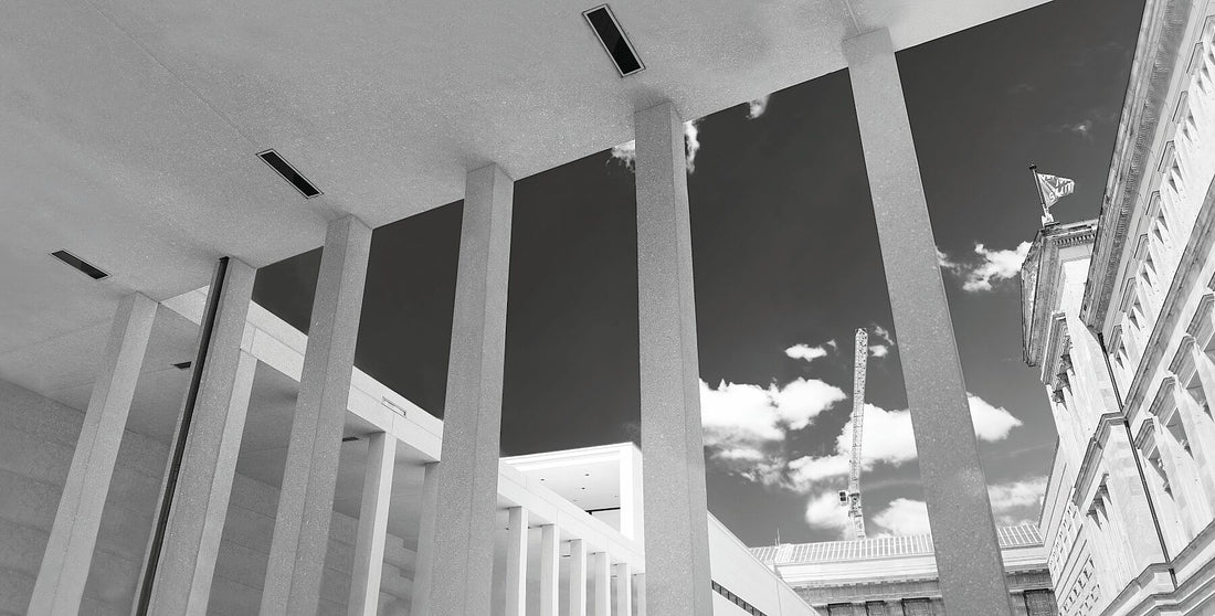 James Simon Gallery Berlin Insel – Kolonnadenhof (Neuer Hof) – bw L Gloss – Limitierte Auflage 1-3 – David Chipperfield Architects 2019 – C-type Fudji Gloss