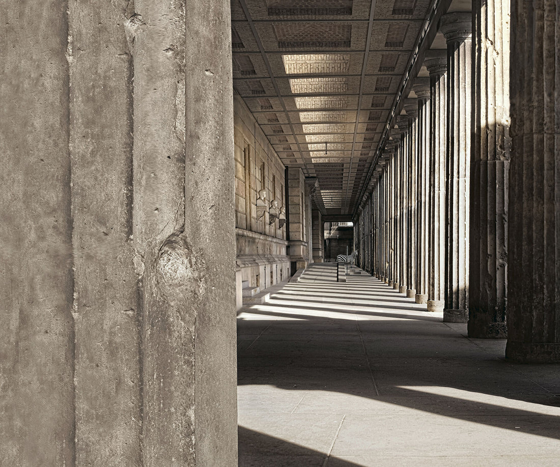 Shooting at the Neues Museum, Berlin – Grey Gloss -  C-type Fudji Gloss - Limited edition (1-3)