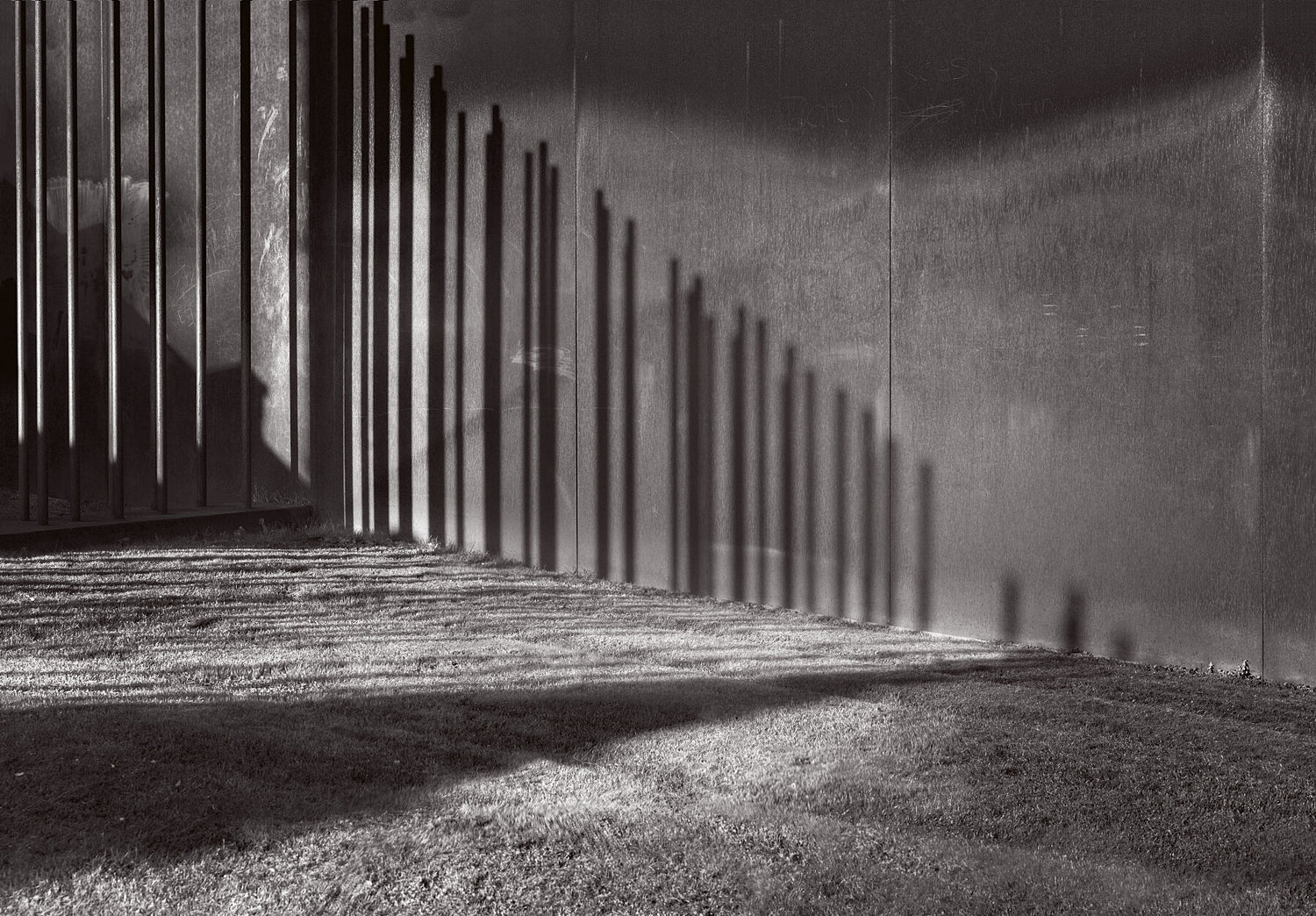 Beyond the Wall - Berlin Wall Memorial - Horizon - bw - limited edition (1) - Giclee Hahnemuhle Photorag