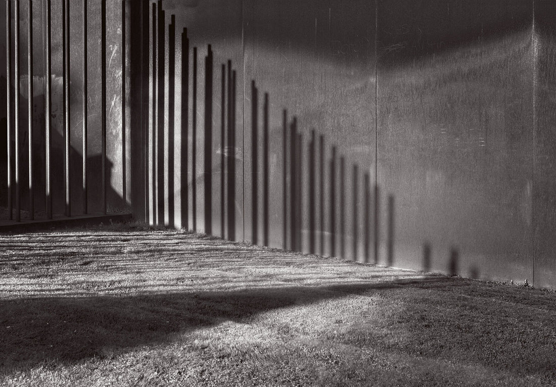 Jenseits der Mauer – Gedenkstätte Berliner Mauer – Horizont – sw – limitierte Auflage (1) – Giclee Hahnemuhle Photorag