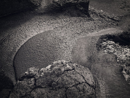 Liebe Verschmutzung – Küstenschönheit – Felsen mit Bitumen – 11 – limitierte Auflage (1–50) – C-Typ Fudji Matt