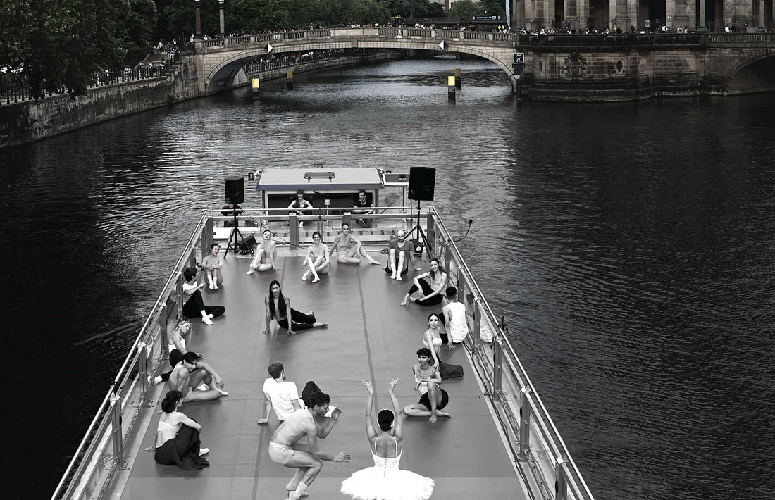 Nageltipp - Staatsballett Berlin - kleine Bootstour FROM BERLIN WITH LOVE - AUF DER SPREE! © Prosper Jerominus 2021 – Fuji Gloss