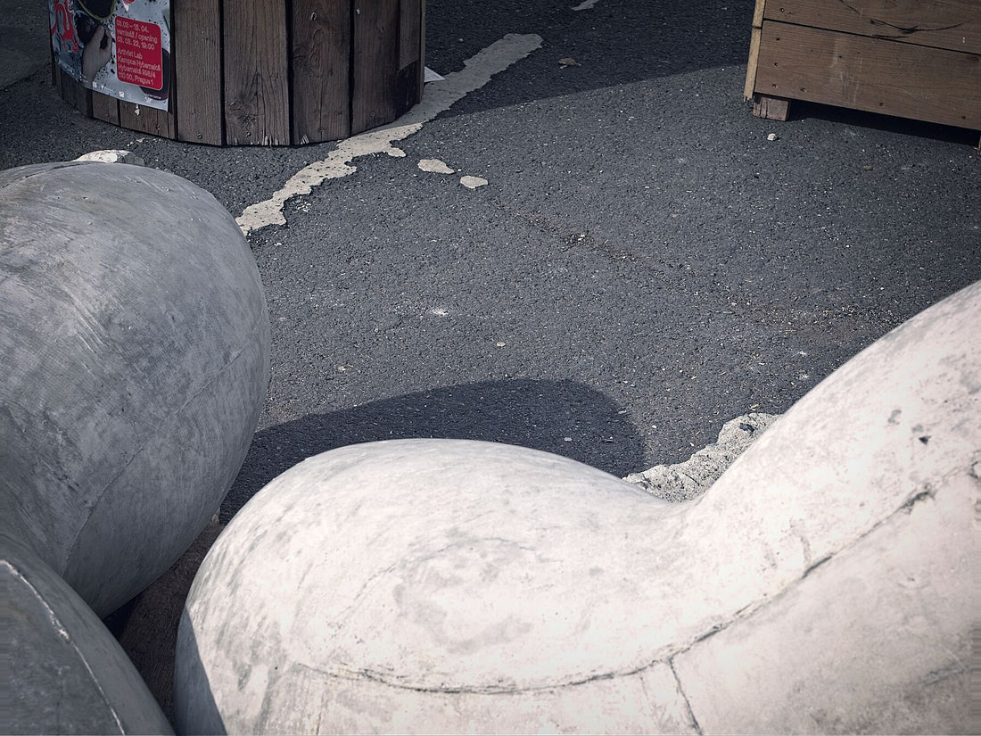 David Turecek - Bez Nazvu - 2020 - Beton - Prag - f10 - C-Typ Fudji Matt