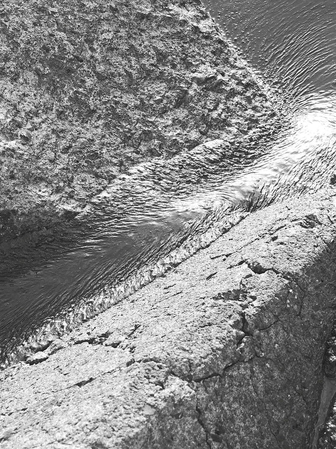 P8270537v1JPG – Schwarz-weißes Feuerzeug – Fudji Flex 300