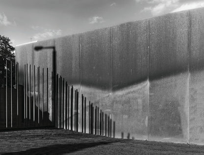 Jenseits der Mauer – Gedenkstätte Berliner Mauer Nr. 2 – sw – Limitierte Auflage (1) – C-Typ Fudji Matt