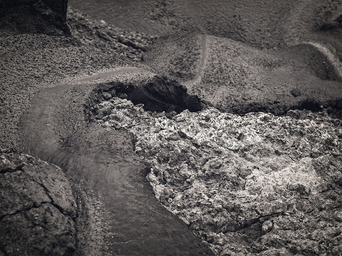 Liebe Verschmutzung – Küstenschönheit – Felsen mit Bitumen – 07 – C-Typ Fudji Matt