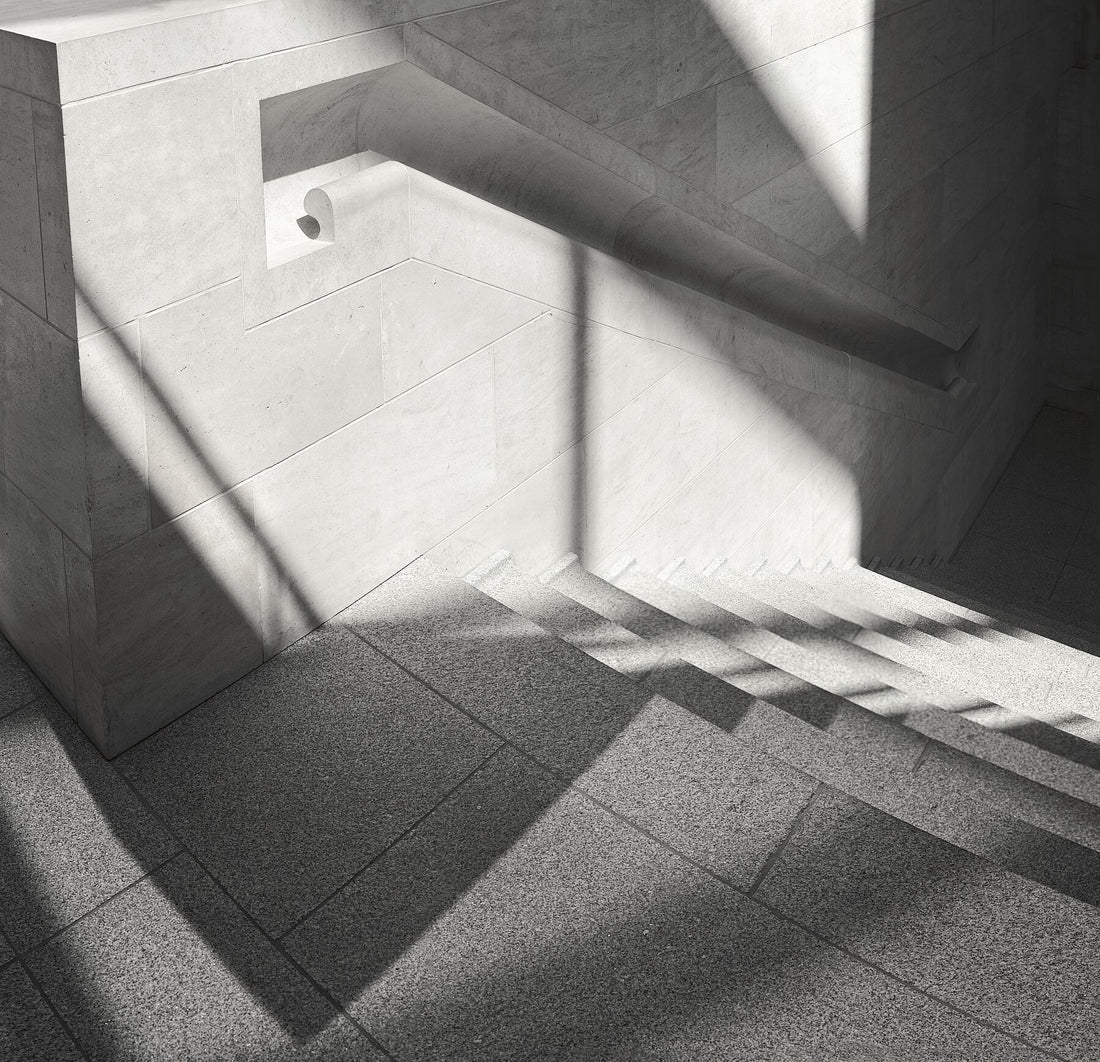 Die Treppe hinunter – Deutsches Historisches Museum, Berlin – Architekt IM Pei – BW – Giclee Hahnemuhle Photorag
